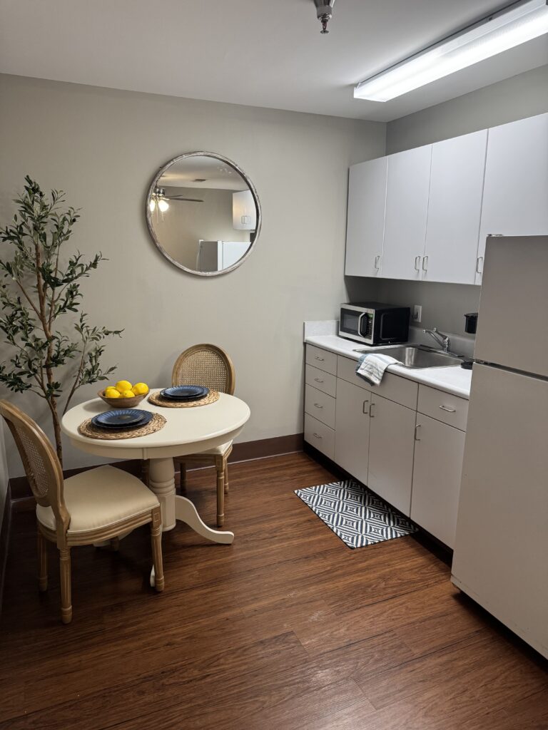 apartment kitchen at foxridge bryant