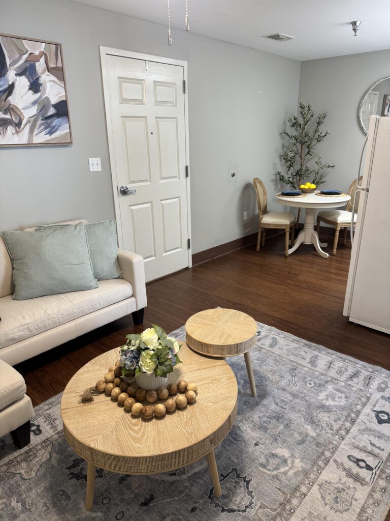 sitting area in foxridge bryant apartment